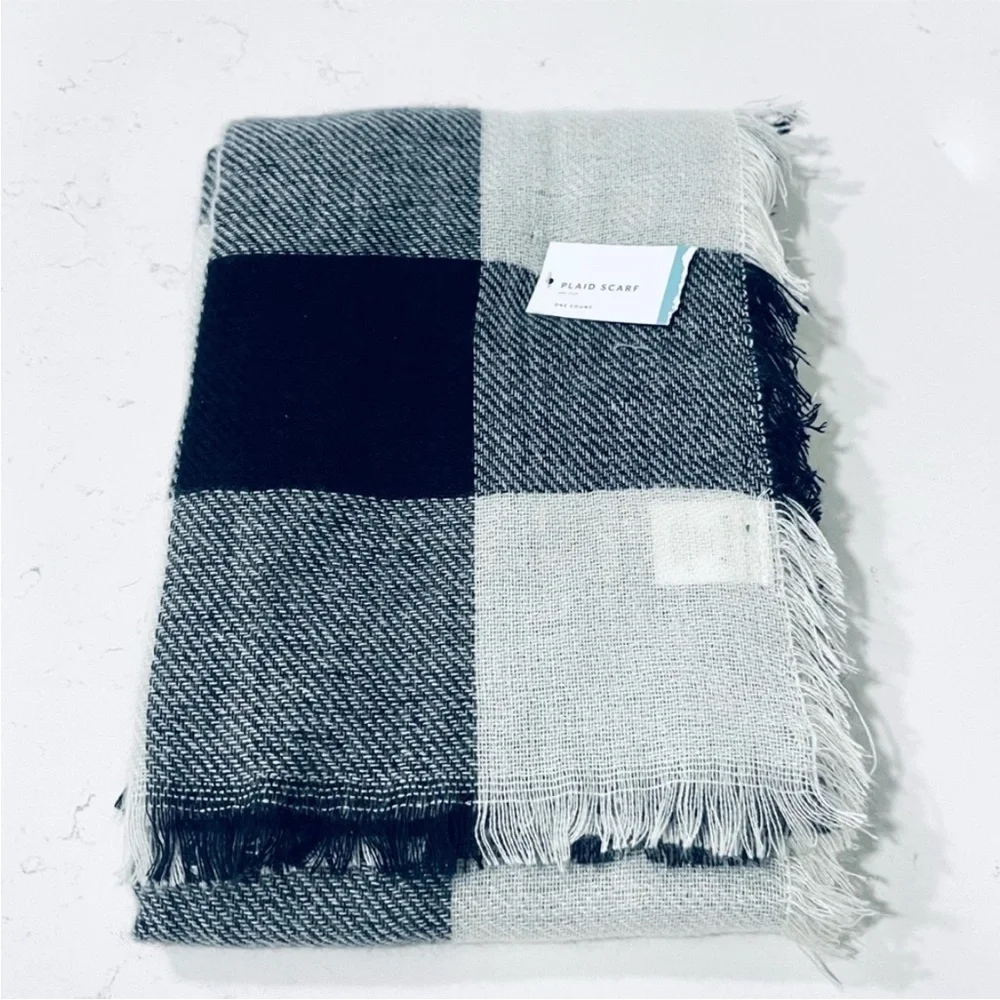 NEW! Plaid Black & White Scarf NWT